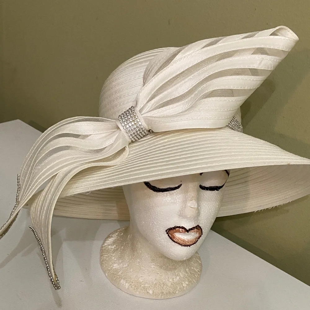 Beautiful Church Hat / Dress Hat by Sierra - Picture 3 of 8